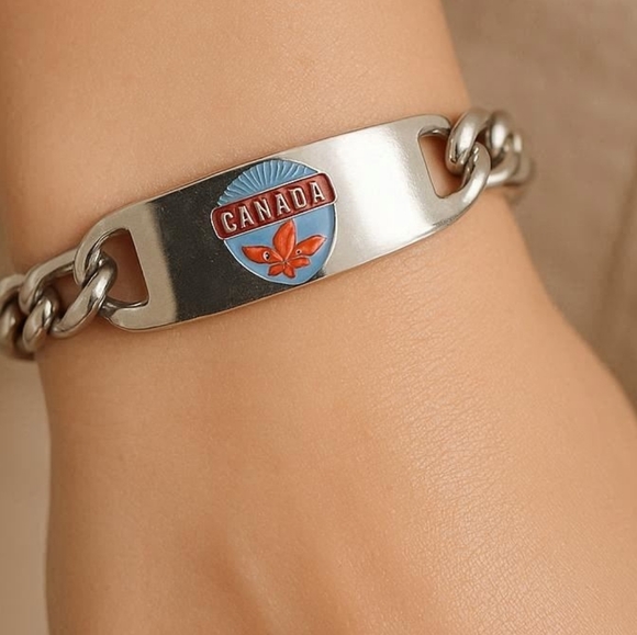 unbranded Other - Silver Chain Bracelet with Canada Emblem